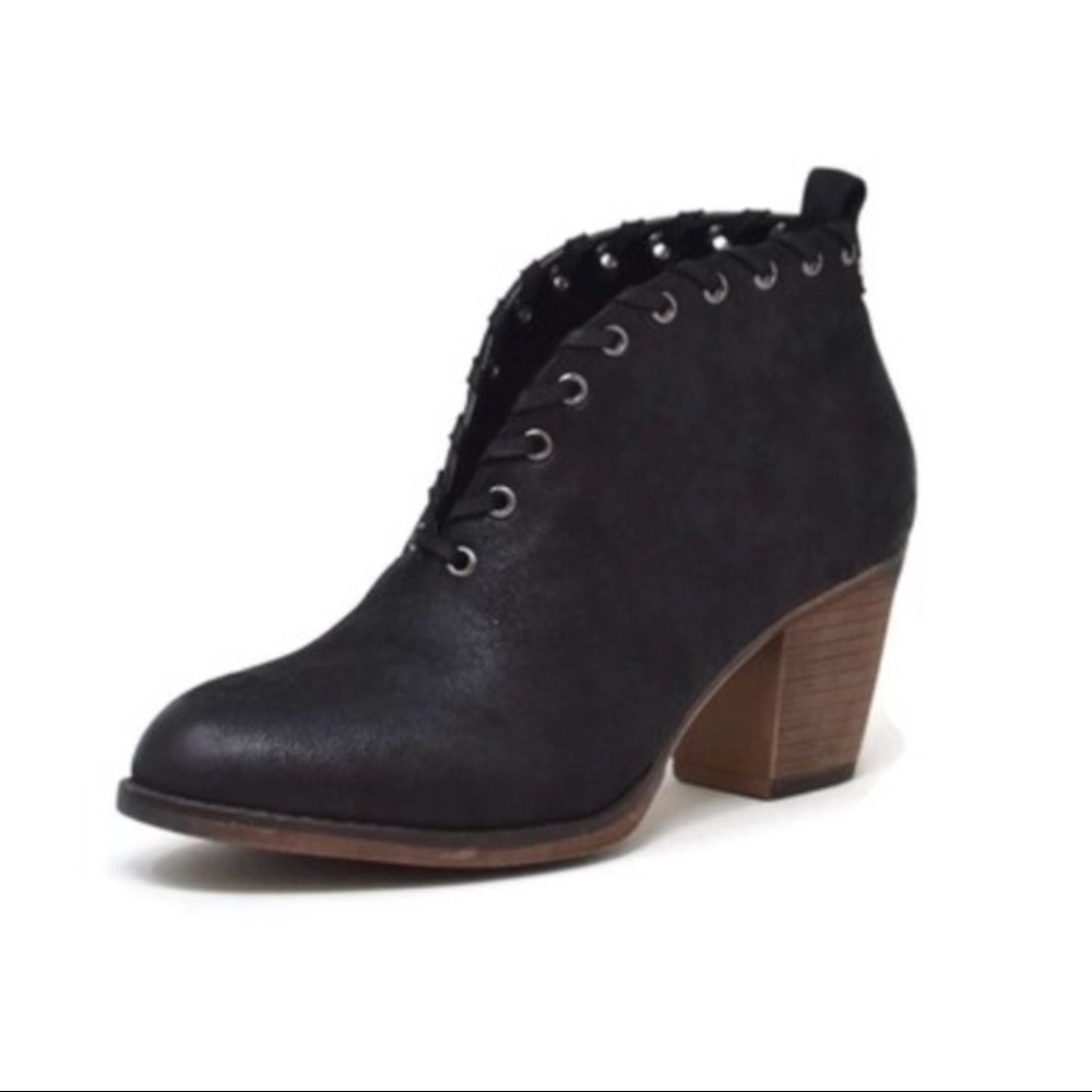 🍂🆕🎉HP🎉5⭐️Best Seller Eyelet Bootie - Picture 5 of 5
